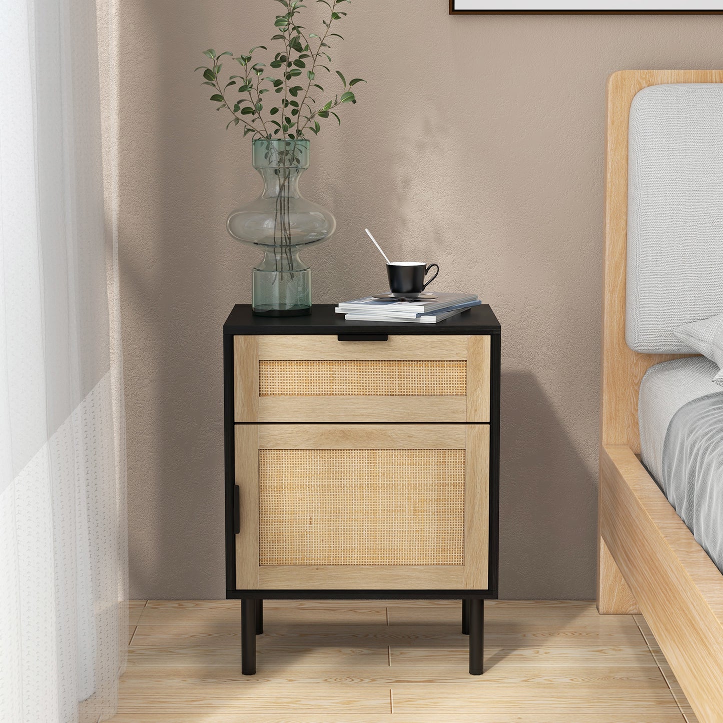 Rattan-Nachttischset aus 2 Teilen, Moderne Nachttisch im Mid-Century-Stil mit Schublade und Schrank, Bettseite Tisch mit Robusten Metallbeinen, Sofatisch für Wohnzimmer, Schlafzimmer, Kleine Räume, Schwarz
